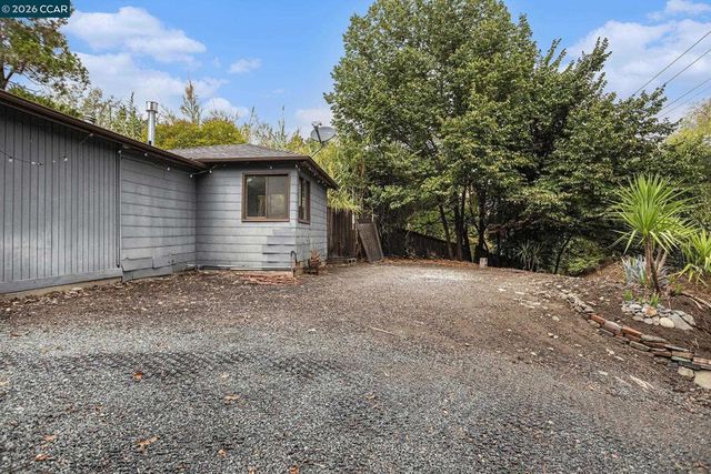233 Sierra Dr, Walnut Creek, CA 94596