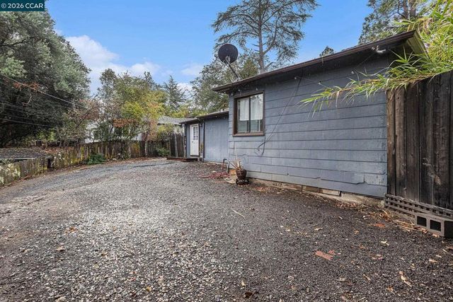 233 Sierra Dr, Walnut Creek, CA 94596