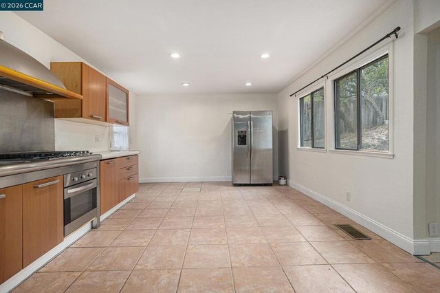233 Sierra Dr, Walnut Creek, CA 94596