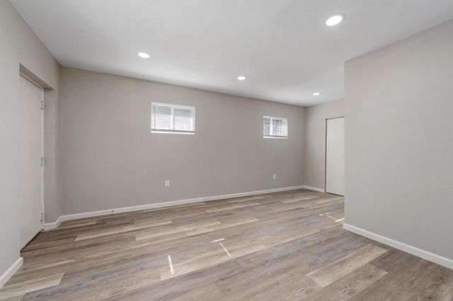 2815 E Glen Oaks Dr, Wichita, KS 67216