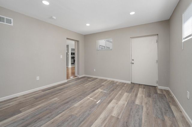 2815 E Glen Oaks Dr, Wichita, KS 67216