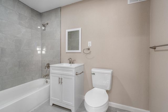 2815 E Glen Oaks Dr, Wichita, KS 67216