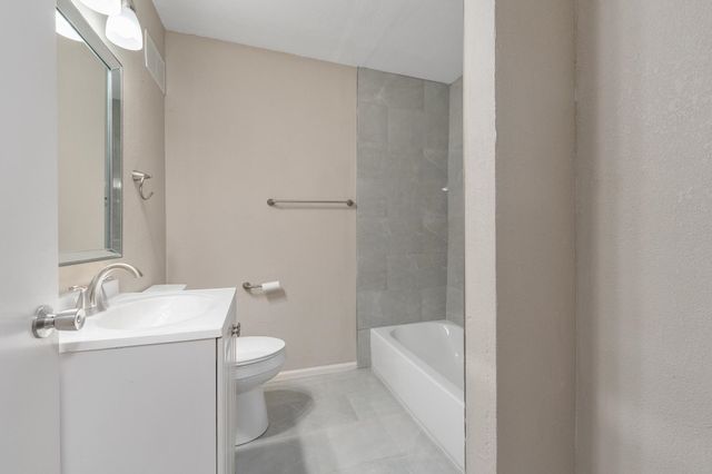 2815 E Glen Oaks Dr, Wichita, KS 67216