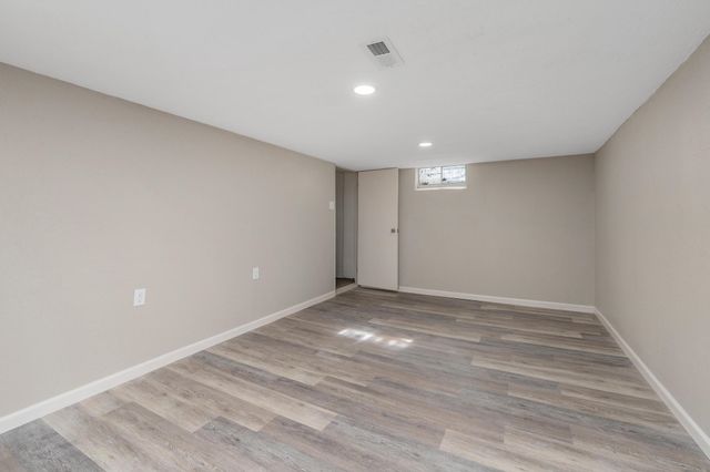 2815 E Glen Oaks Dr, Wichita, KS 67216