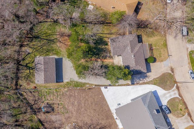 2815 E Glen Oaks Dr, Wichita, KS 67216