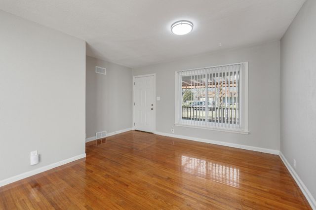 2815 E Glen Oaks Dr, Wichita, KS 67216