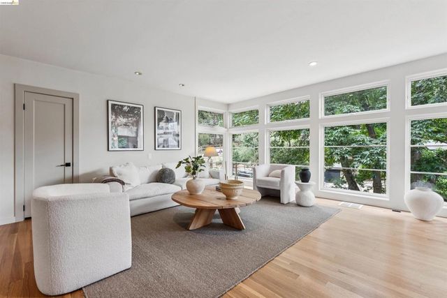 6611 Pinehaven Rd, Oakland, CA 94611