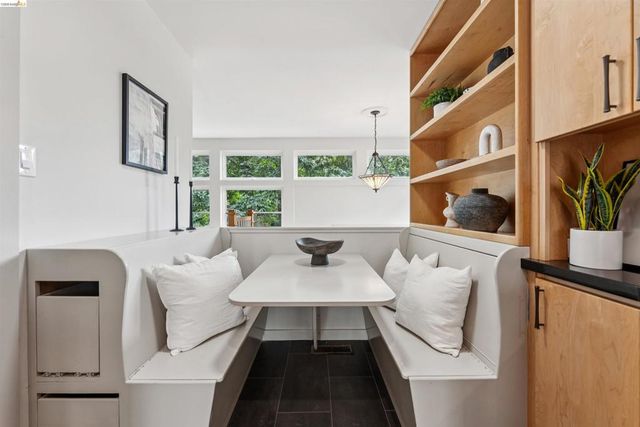 6611 Pinehaven Rd, Oakland, CA 94611