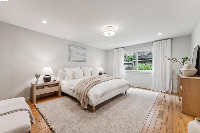 6611 Pinehaven Rd, Oakland, CA 94611