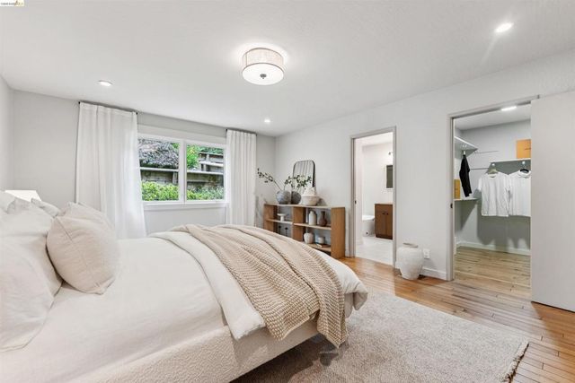 6611 Pinehaven Rd, Oakland, CA 94611