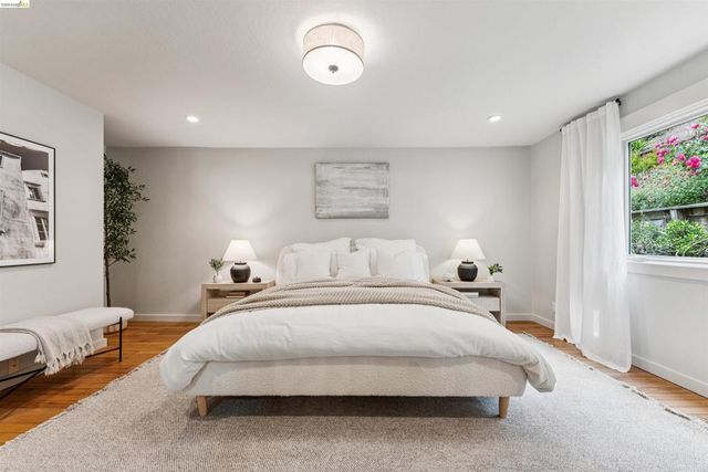 6611 Pinehaven Rd, Oakland, CA 94611