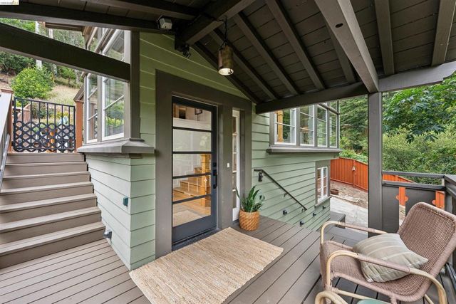 6611 Pinehaven Rd, Oakland, CA 94611
