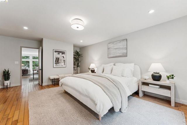 6611 Pinehaven Rd, Oakland, CA 94611