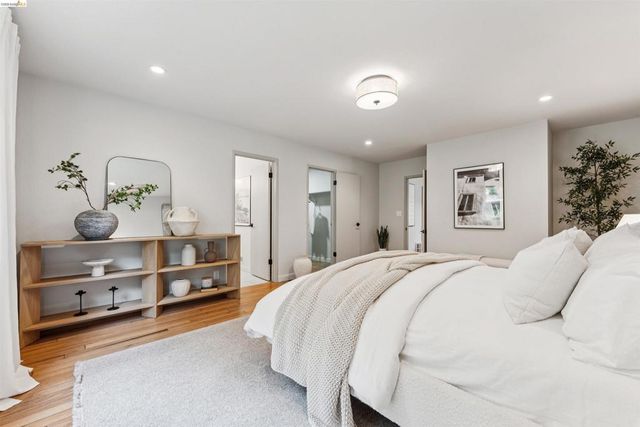 6611 Pinehaven Rd, Oakland, CA 94611
