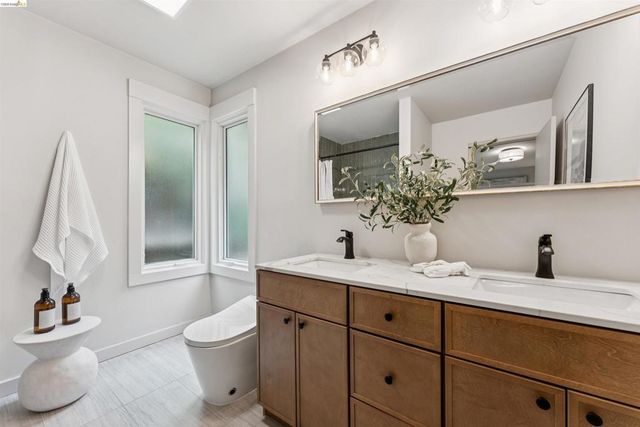 6611 Pinehaven Rd, Oakland, CA 94611