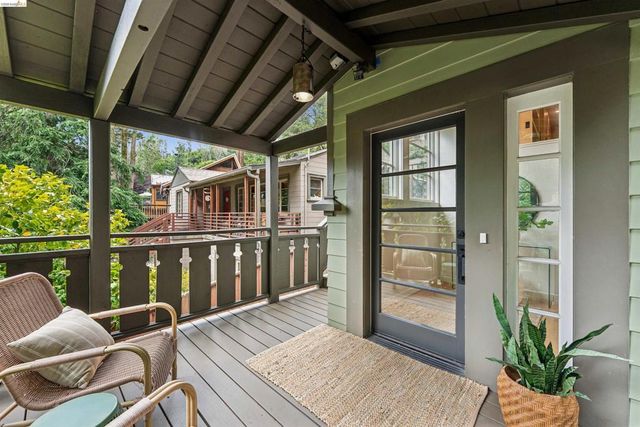 6611 Pinehaven Rd, Oakland, CA 94611