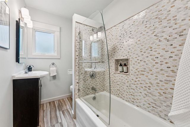 6611 Pinehaven Rd, Oakland, CA 94611