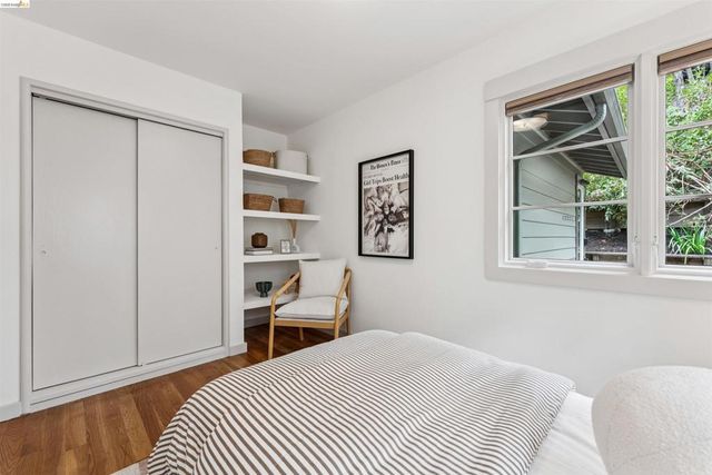 6611 Pinehaven Rd, Oakland, CA 94611