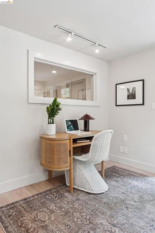 6611 Pinehaven Rd, Oakland, CA 94611