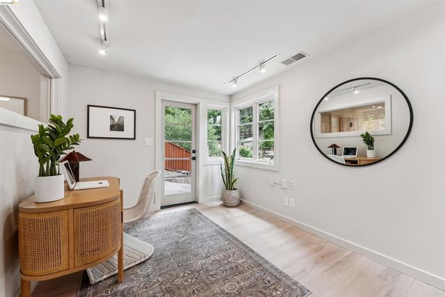 6611 Pinehaven Rd, Oakland, CA 94611