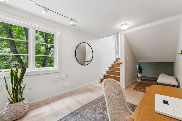 6611 Pinehaven Rd, Oakland, CA 94611