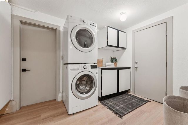 6611 Pinehaven Rd, Oakland, CA 94611