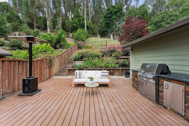 6611 Pinehaven Rd, Oakland, CA 94611