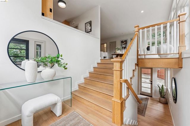 6611 Pinehaven Rd, Oakland, CA 94611