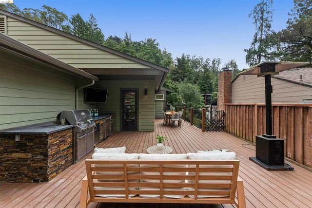 6611 Pinehaven Rd, Oakland, CA 94611