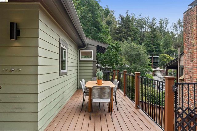 6611 Pinehaven Rd, Oakland, CA 94611