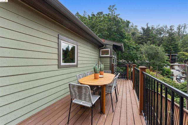 6611 Pinehaven Rd, Oakland, CA 94611