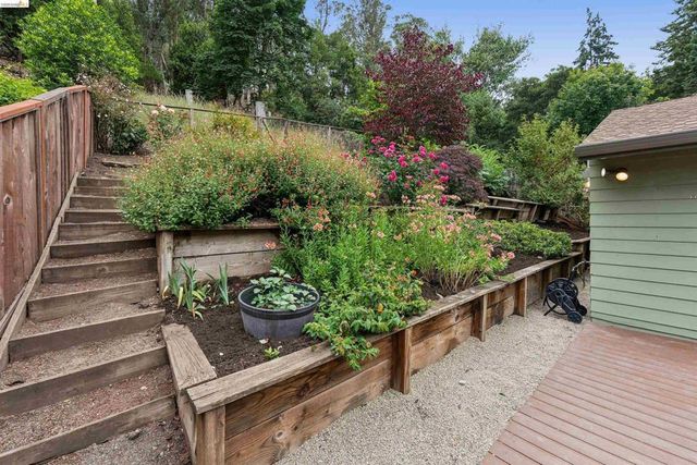 6611 Pinehaven Rd, Oakland, CA 94611