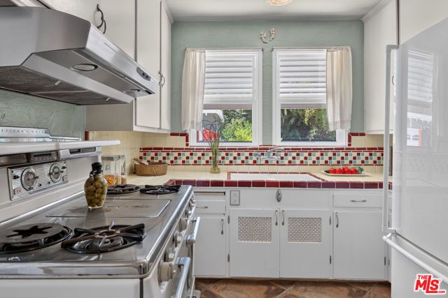 5620 Murietta Avenue, Los Angeles, CA 91401
