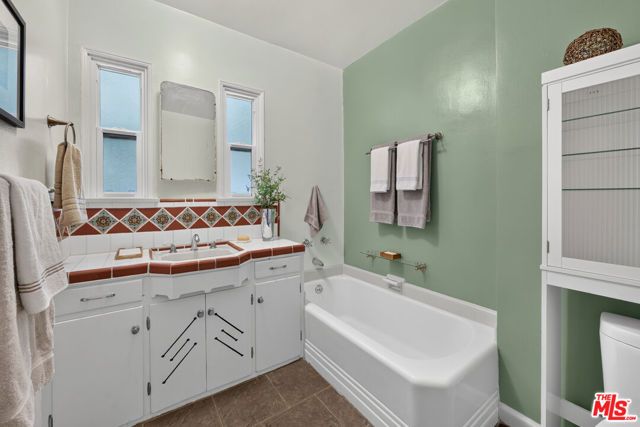 5620 Murietta Avenue, Los Angeles, CA 91401