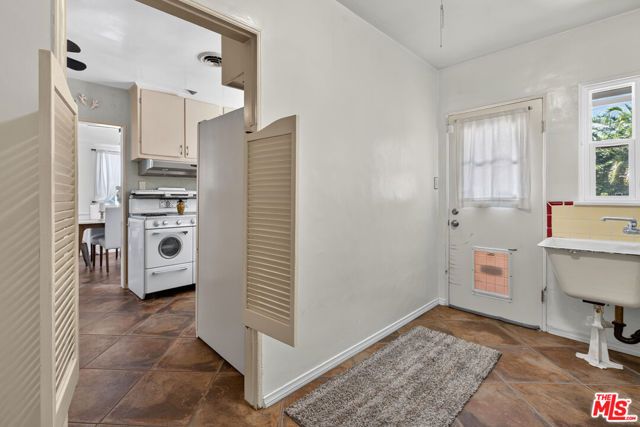 5620 Murietta Avenue, Los Angeles, CA 91401