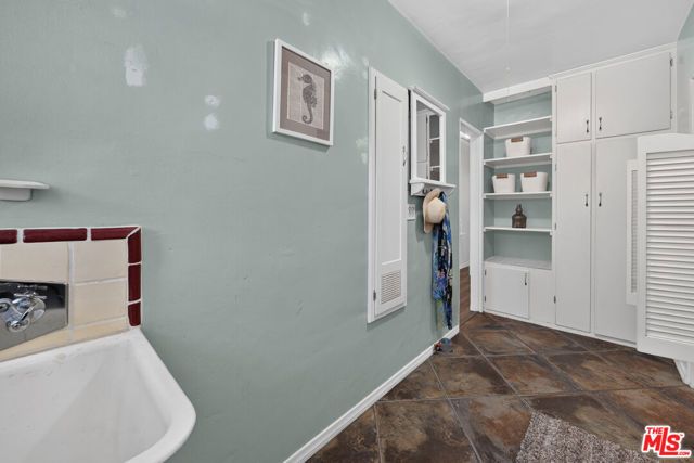 5620 Murietta Avenue, Los Angeles, CA 91401