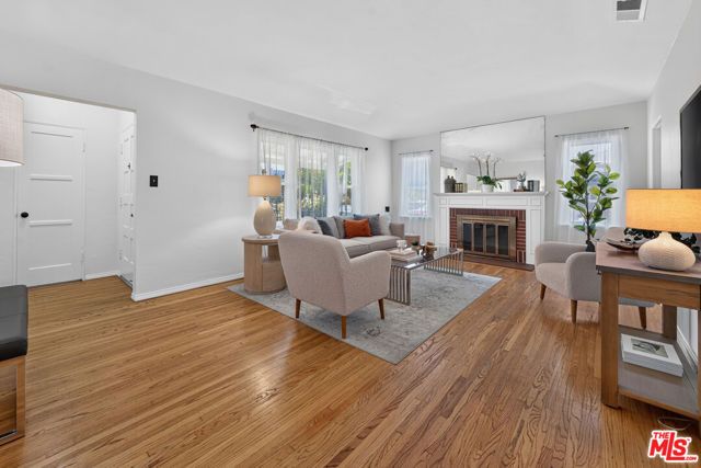 5620 Murietta Avenue, Los Angeles, CA 91401