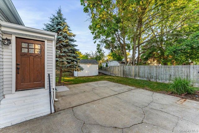41 S Oregon Road, West Babylon, NY 11704
