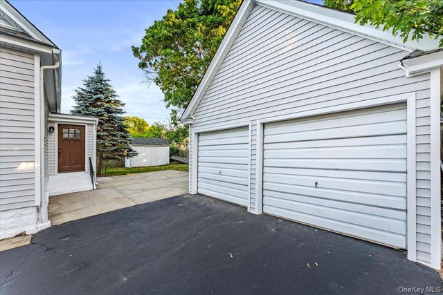 41 S Oregon Road, West Babylon, NY 11704