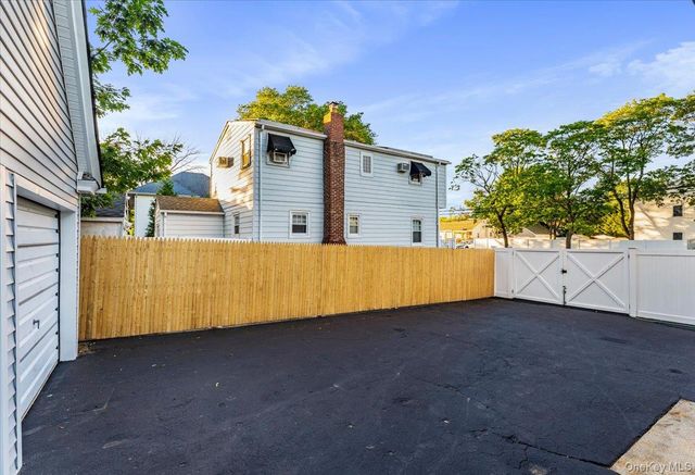 41 S Oregon Road, West Babylon, NY 11704