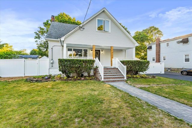 41 S Oregon Road, West Babylon, NY 11704