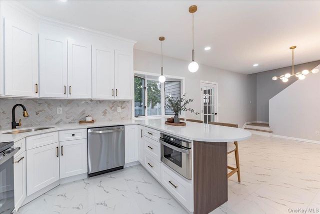 41 S Oregon Road, West Babylon, NY 11704