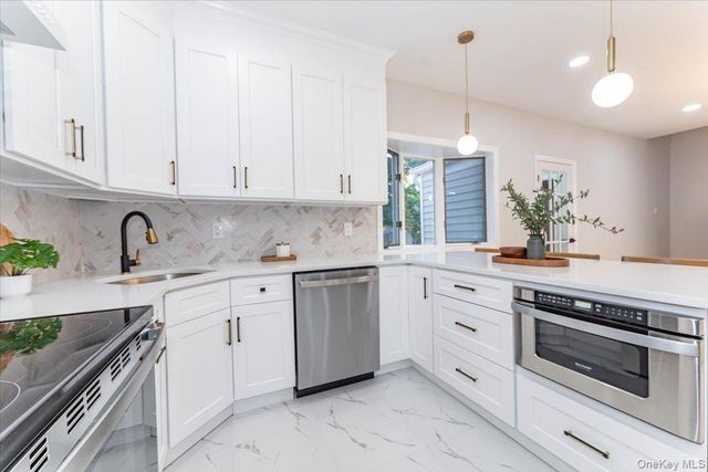 41 S Oregon Road, West Babylon, NY 11704