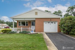 1 Selkirk Avenue, Toms River, NJ 08757