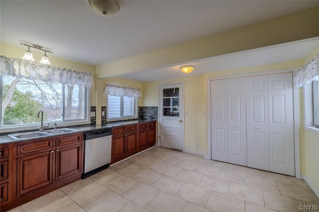 110 Harts Hill Terrace, Whitestown, NY 13492