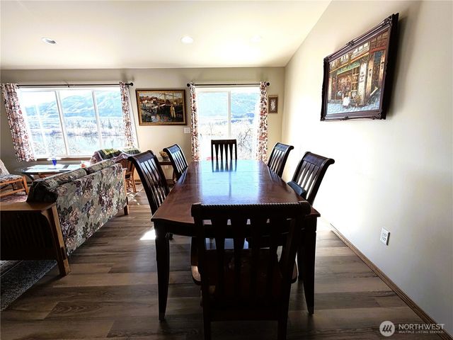 486 Hammond Lane, Rock Island, WA 98850