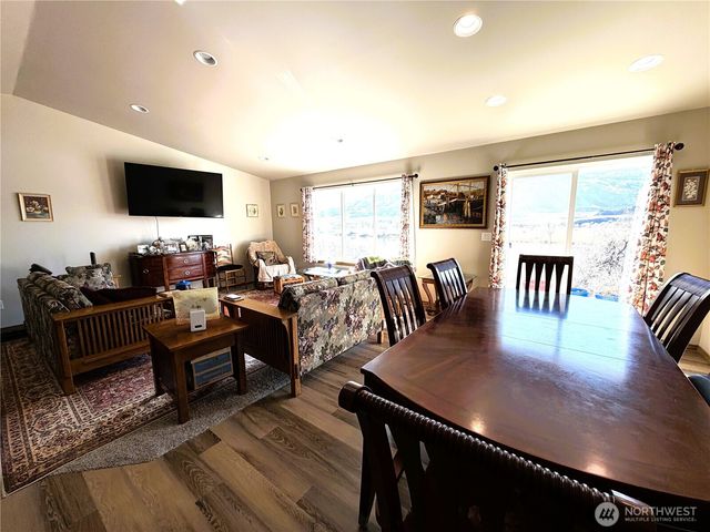 486 Hammond Lane, Rock Island, WA 98850