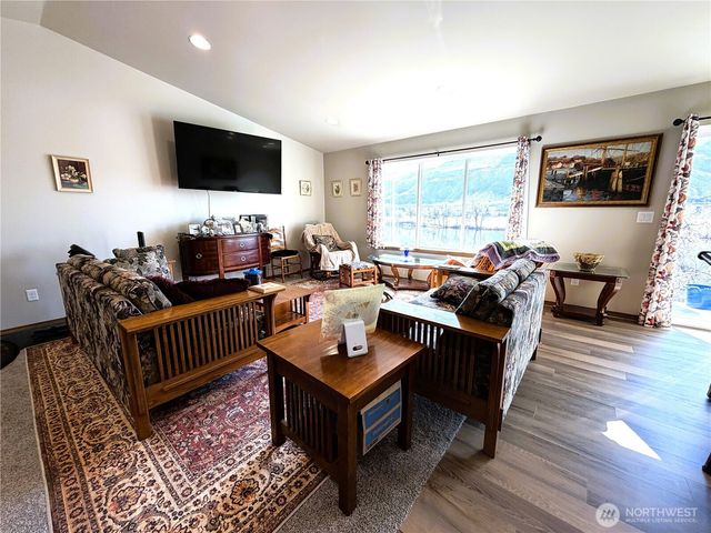 486 Hammond Lane, Rock Island, WA 98850