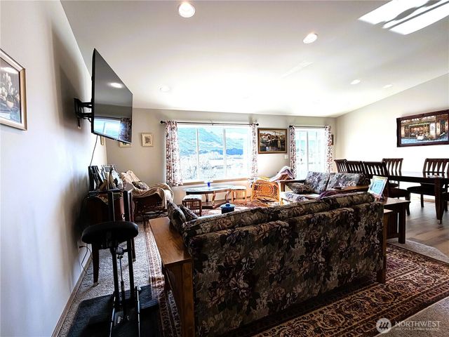 486 Hammond Lane, Rock Island, WA 98850