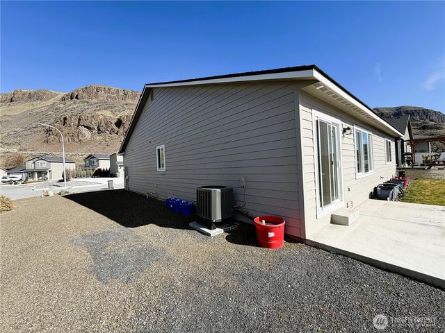 486 Hammond Lane, Rock Island, WA 98850